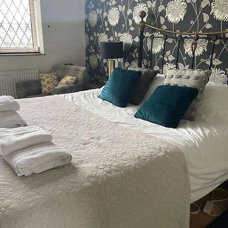 King Size Bed & En Suite Rolled Top Bath Private Lane Harrogate Exterior foto