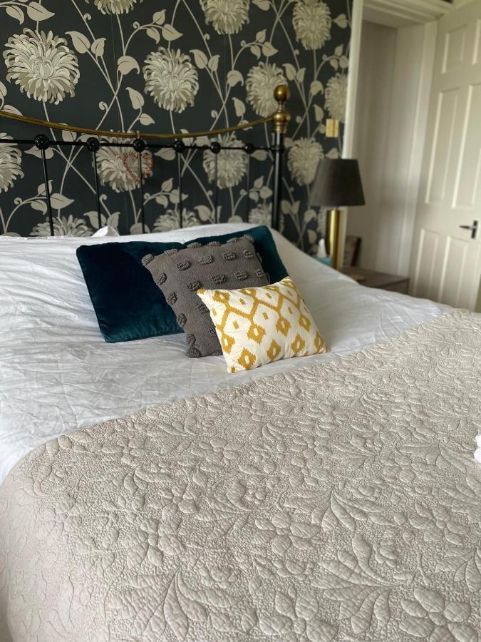 King Size Bed & En Suite Rolled Top Bath Private Lane Harrogate Exterior foto